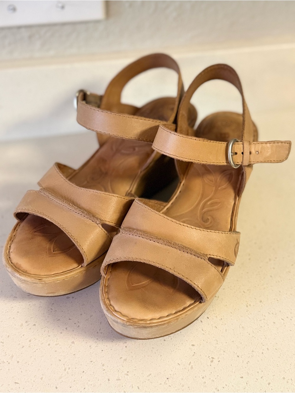 Born Women’s Tan Leather Wedge Sandals Adjustable Ankle Strap Comfort Shoes 8(M)
